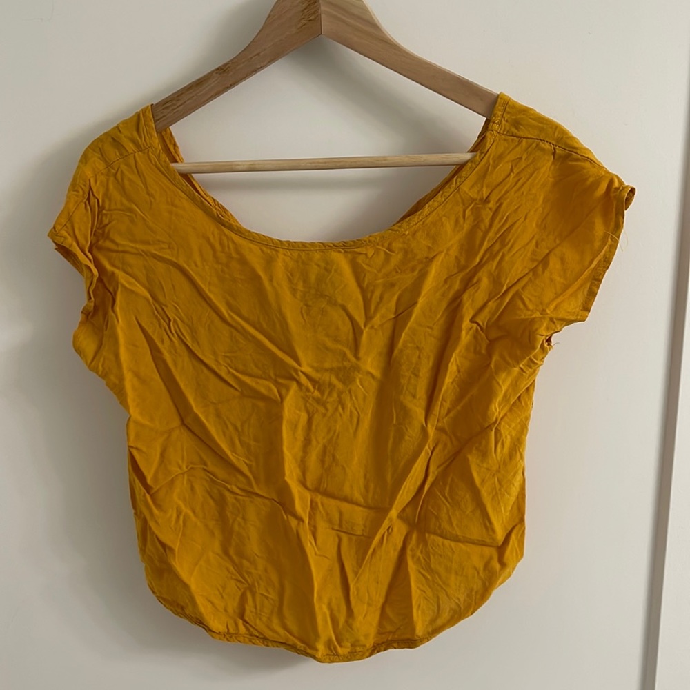 Back-less, crop top (perfect for spring and summer 2022!)